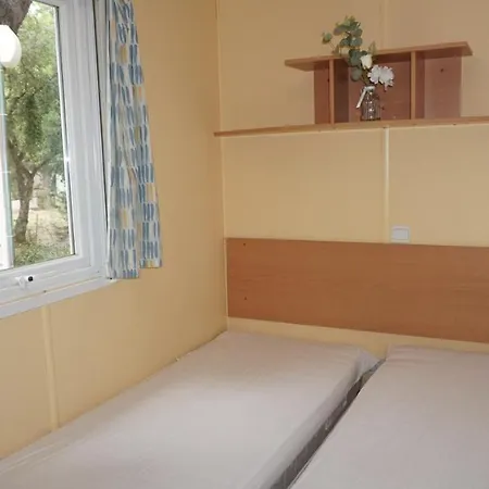 Met Buitenkeuken Op Leï Suves - Joycasa Camping