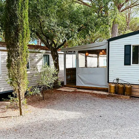 Met Buitenkeuken Op Lei Suves - Joycasa Kamp alanı *