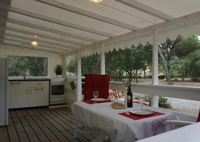 Met Buitenkeuken Op Lei Suves - Joycasa Campeggio Roquebrune-sur Argens