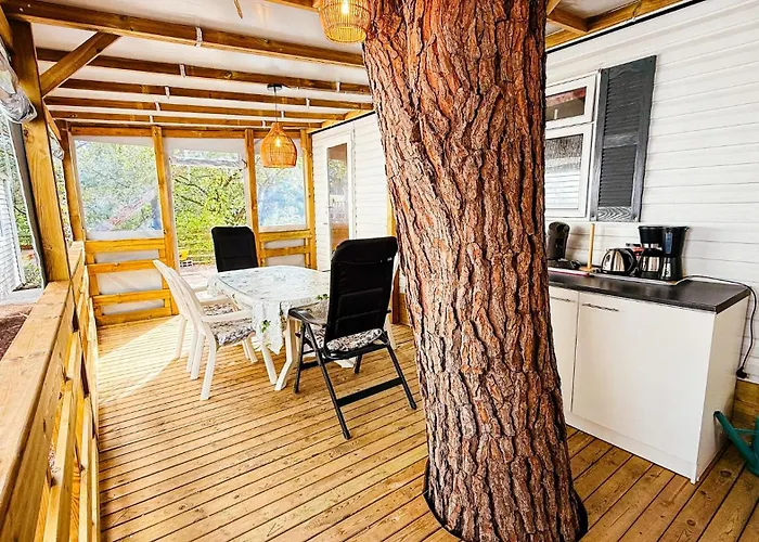 Campeggio Met Buitenkeuken Op Lei Suves - Joycasa